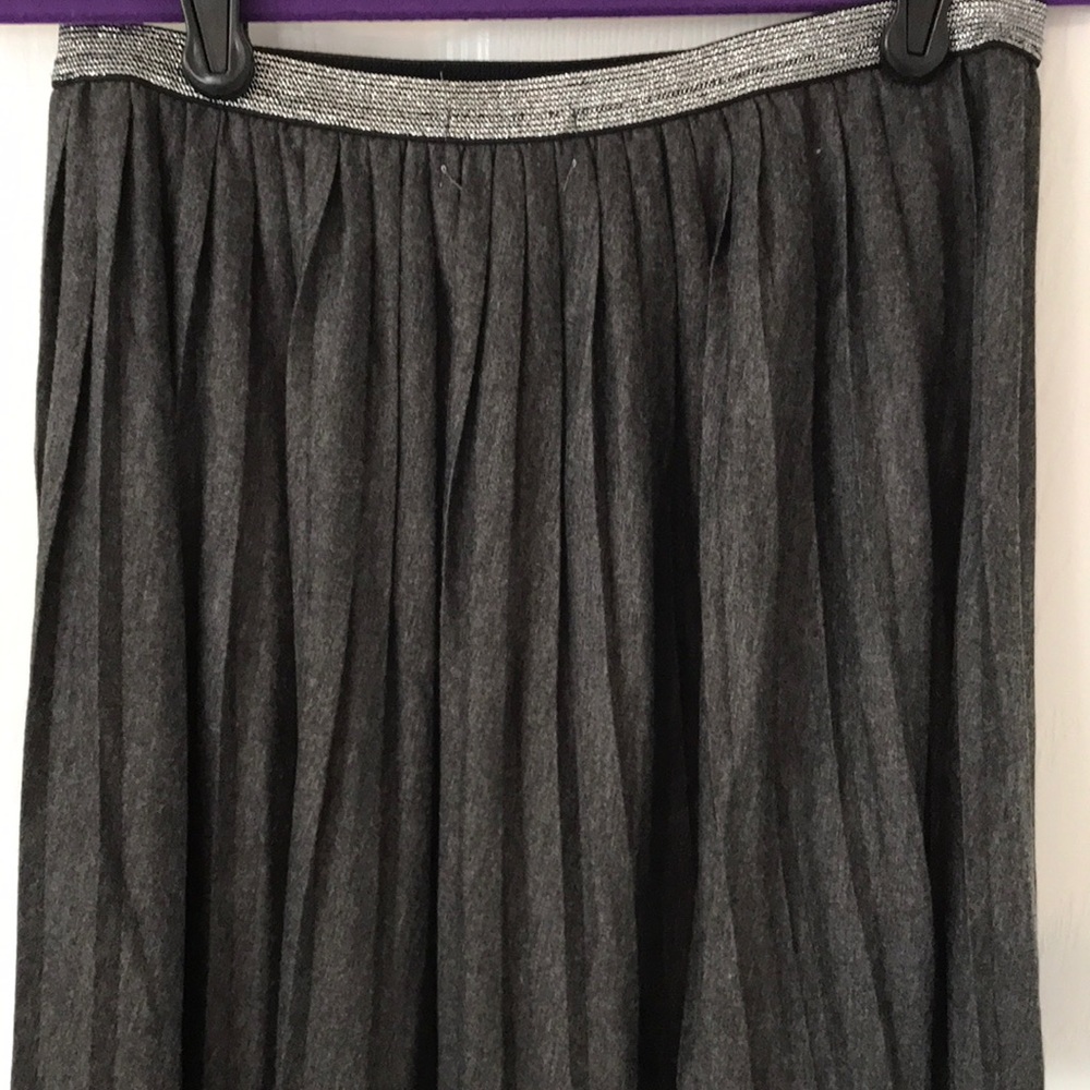 Old Navy Pleated Skirt - Picture 5 of 6